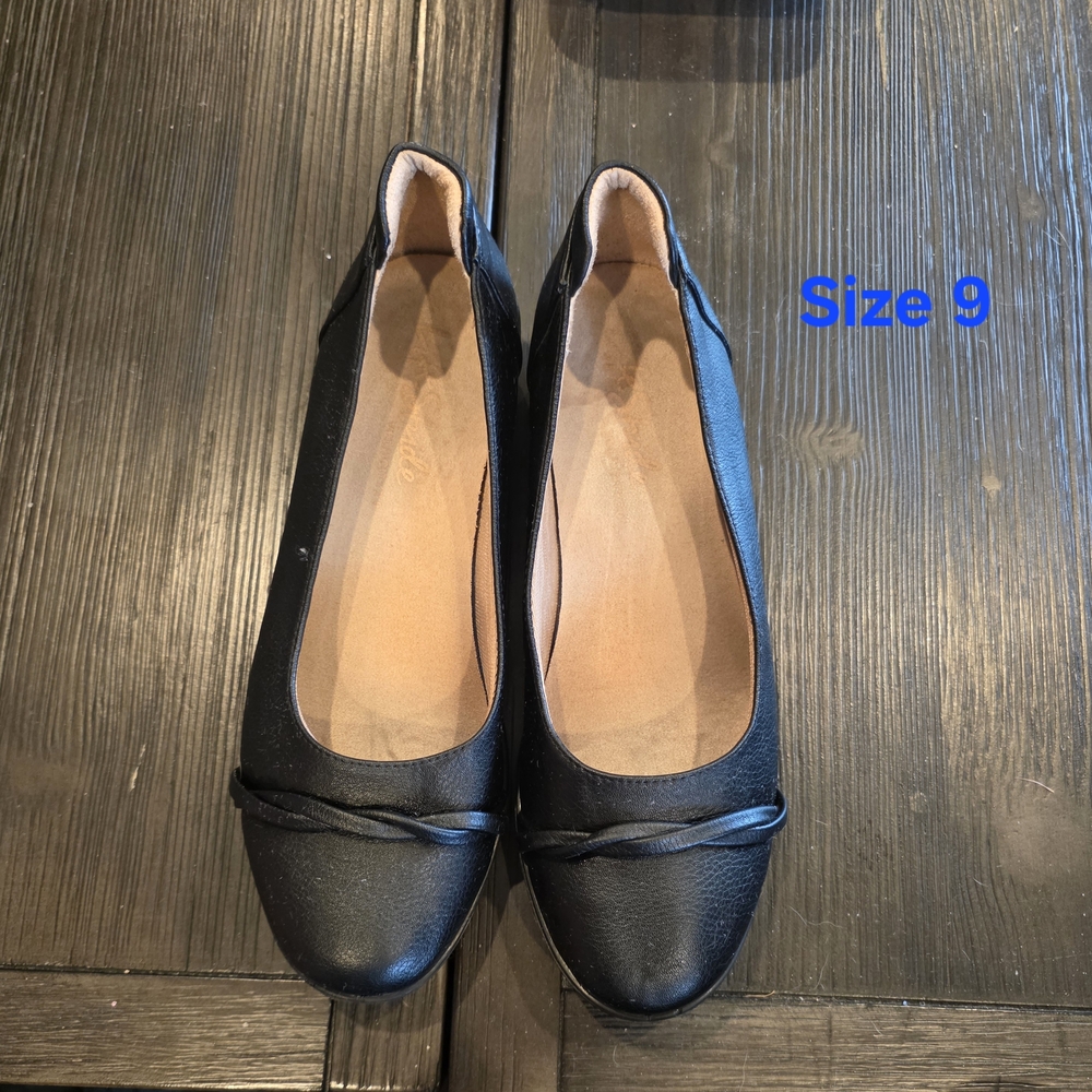 Classic Black Women's Ballet Flats - Size 9